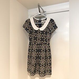 Cute floral dress with white Peter Pan collar Size S